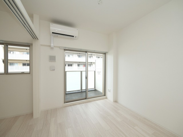 セレニテ新大阪ミラク壱番館の居間・リビング