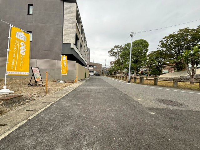 久世中久世１丁目　２号地　条件付き土地の前面道路含む現地写真
