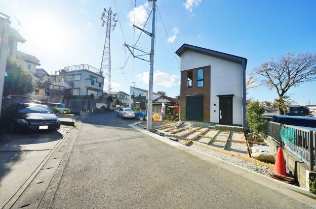 【横浜市保土ケ谷区上菅田町250-8全2棟新築戸建て】★仲介手数料無料★（上菅田小学校・上菅田中学校）の前面道路含む現地写真