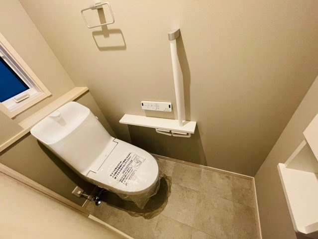 戸建　岐阜市竜田町　全2区画分譲のトイレ|節水省エネの温水洗浄便座です。お掃除のしやすさを究めたフチなし形状でお手入れ楽々。