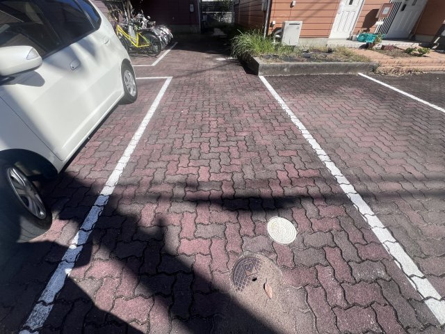 ドリームタウン西明石　ハピネスコテージの駐車場