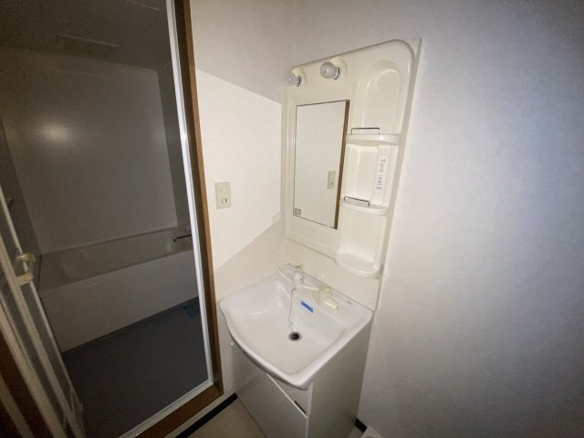 ネオクオーツ神屋 壱番館の洗面所