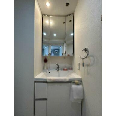 【独立洗面台】 | ダイナシティ湘南台 | 独立洗面台で身支度をすべて済ませてしまいましょう