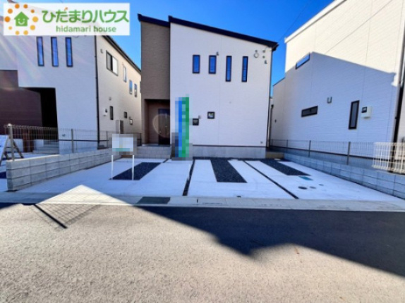 深谷市上野台　新築一戸建て　いろどりタウン　02の駐車場|お友達が多くても安心☆
敷地内3台分のカースペースあります！！						
