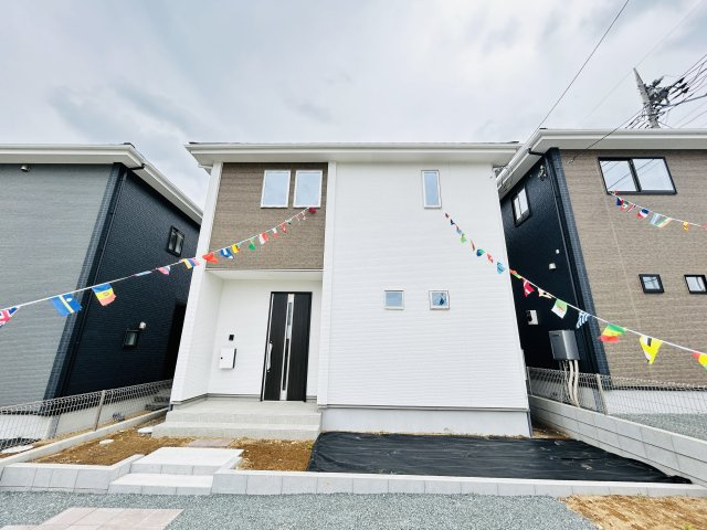新築　北群馬郡吉岡町8期　2号棟の外観|現地写真　2025年5月完成しました！ご内覧等、お気軽にお問合せください♪　							
