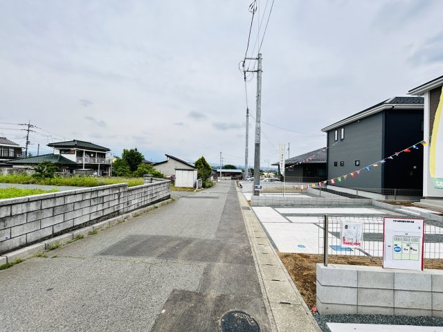 新築　北群馬郡吉岡町8期　3号棟の前面道路含む現地写真|現地写真　北側接道幅員約4.8ｍ　