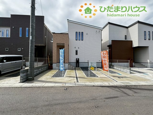深谷市上野台　中古一戸建て　いろどりタウン　04の外観|駐車場は並列3台駐車可能です。