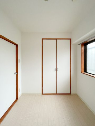 エンカーサ・アマの居間・リビング|きれいな洋室です