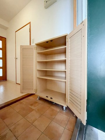 エンカーサ・アマの収納|玄関にある靴箱です