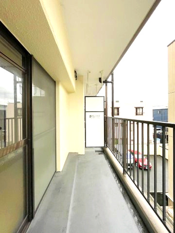 エンカーサ・アマのバルコニー|バルコニーからの眺めを楽しみながら食事をしませんか