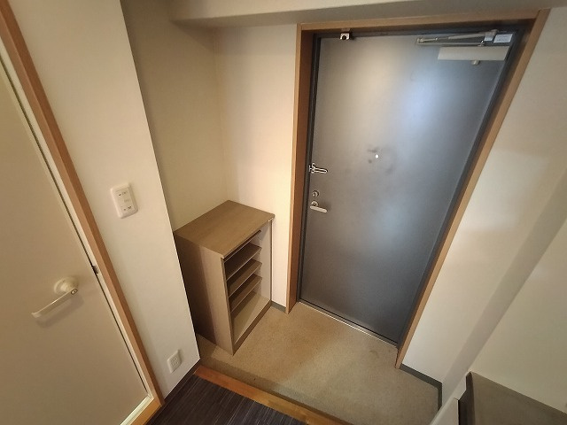 神戸市兵庫区西出町の賃貸マンションの玄関|シューズボックス付き