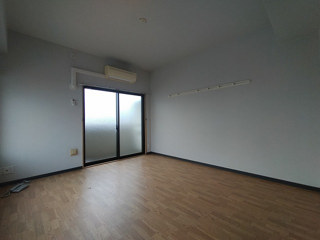 神戸市兵庫区西出町の賃貸マンションの居間・リビング|リビング