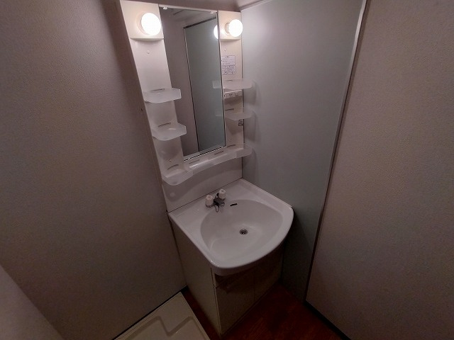 神戸市兵庫区西出町の賃貸マンションの洗面所