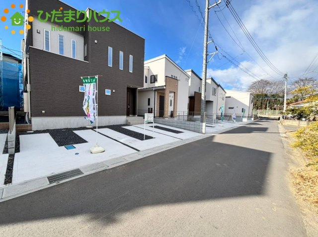 深谷市上野台　新築一戸建て　いろどりタウン　05の前面道路含む現地写真