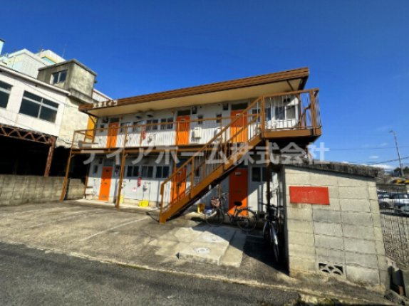 橿原市兵部町のアパートの外観