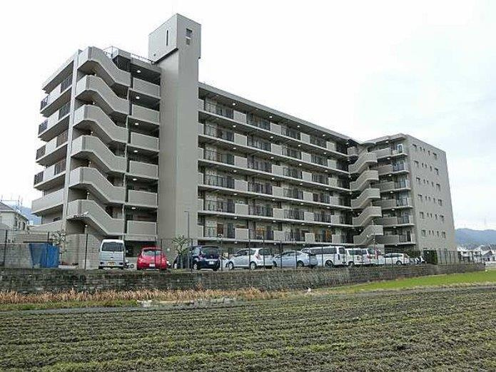 交野グリーンマンションの外観|間取り図はいかがですか？ご希望を叶える間取りですか？リビングの広さは？水回りの位置は？カウンターキッチン？など色々な情報が集約されています。弊社ではリフォームなどのご相談も承っております。