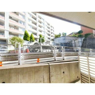 ジャスティスのバルコニー|同間取り別部屋の参考写真です。