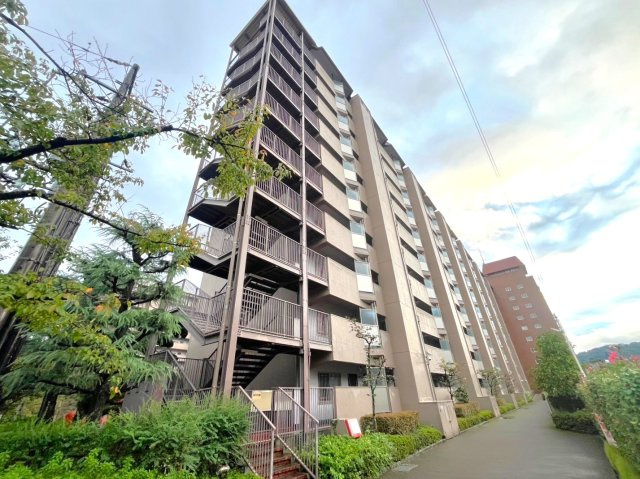 令和６年リノベーション済で即ご入居可◆１０階建てマンション４階部分◆収納充実の２ＬＤＫ◆山科団地B棟の外観|マンション外観