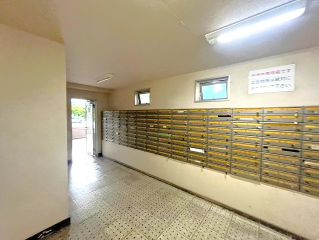 令和６年リノベーション済で即ご入居可◆１０階建てマンション４階部分◆収納充実の２ＬＤＫ◆山科団地B棟のその他共用部分|集合ポスト