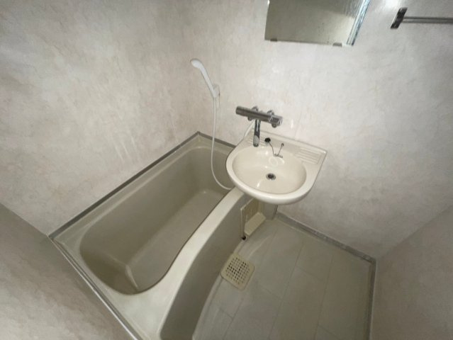 メゾン甲南の浴室