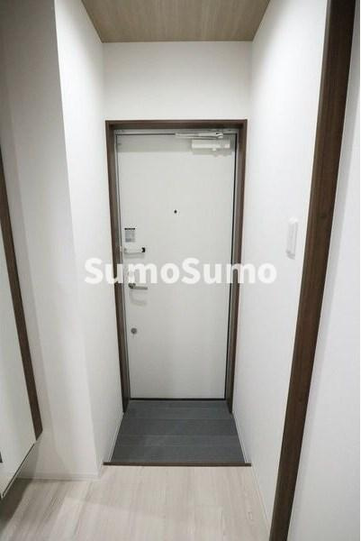 ワコーレヴィータ川西通の玄関|収納もある玄関です