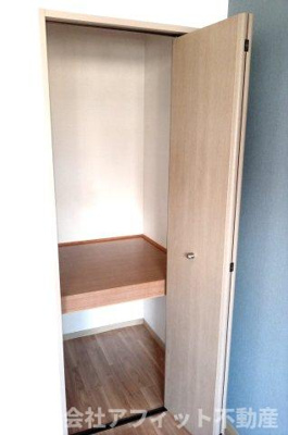 【その他】 | ローズガーデン | 西側洋室6帖の収納