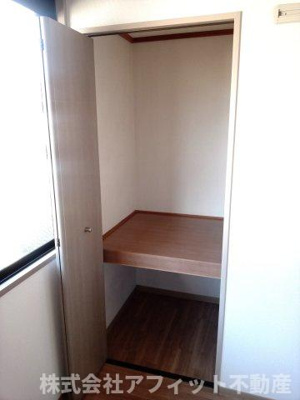  | ローズガーデン | 西側洋室6帖の収納