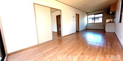 【居間・リビング】 | ローズガーデン | LDK13.5帖