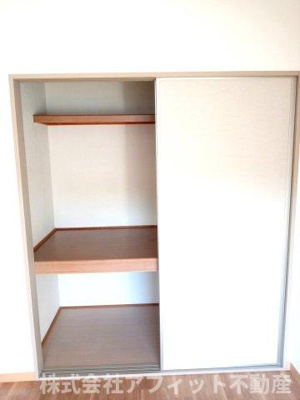 【収納】 | ローズガーデン | 東側洋室6帖の収納