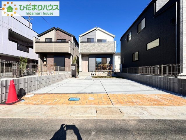 桶川市下日出谷西1丁目　新築一戸建て　ブルーミングガーデン　02の駐車場|並列2台で停められます！