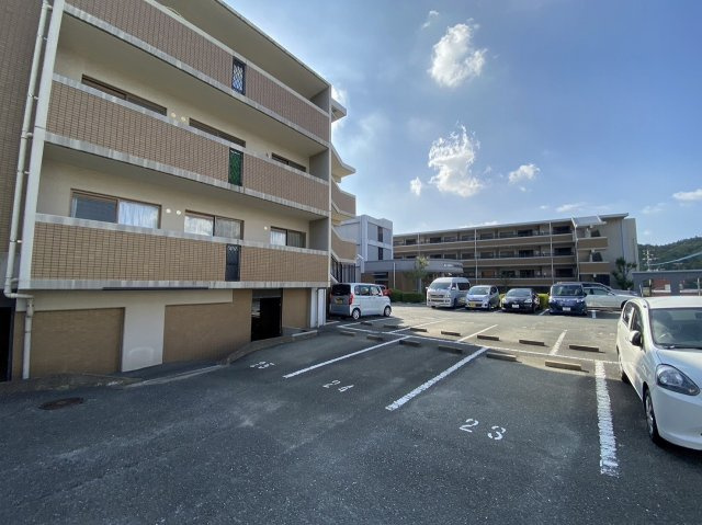 JGMヴェルデ門松駅前の駐車場