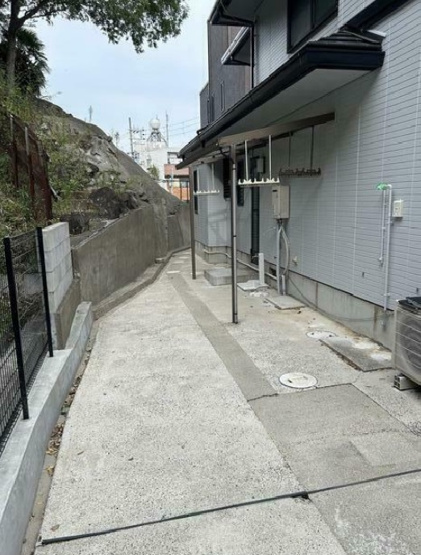 【前面道路含む現地写真】