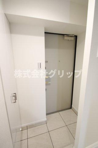 グランリーヴェル横濱NOELの玄関