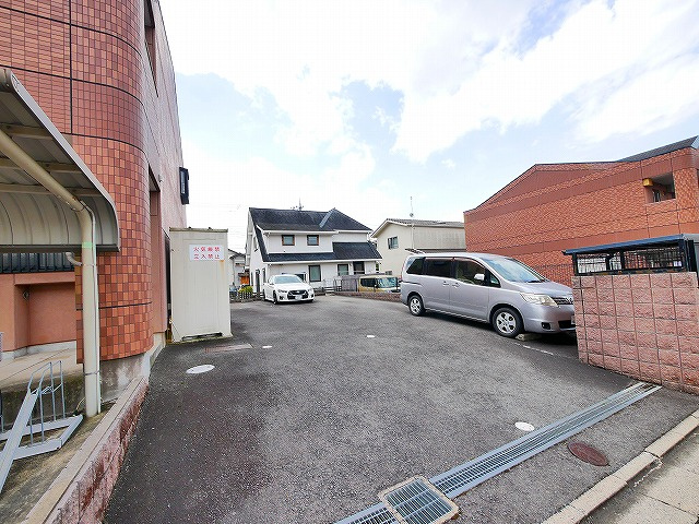 ローズマリーの駐車場