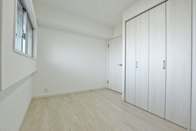 パラツィーナセシリア仁川弐番館の洋室|-洋室（4.8帖）-　全居室洋室で家具や敷物のカスタマイズを楽しめます。