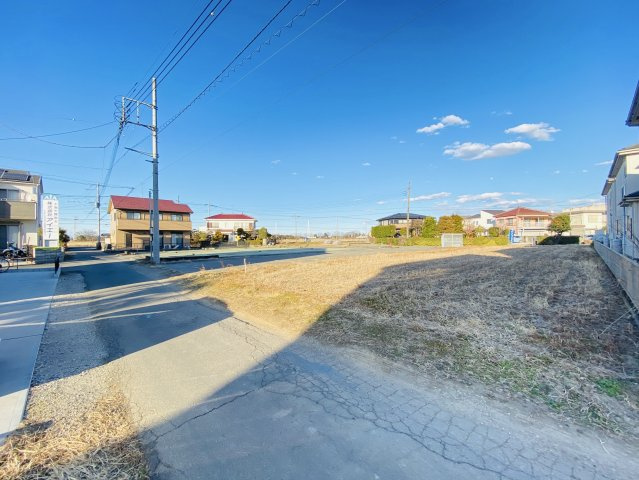 敷地面積60.5坪　売地　川越市古谷上①の前面道路含む現地写真|前面道路　西側公道約４．０ｍに１４ｍ以上の接道！