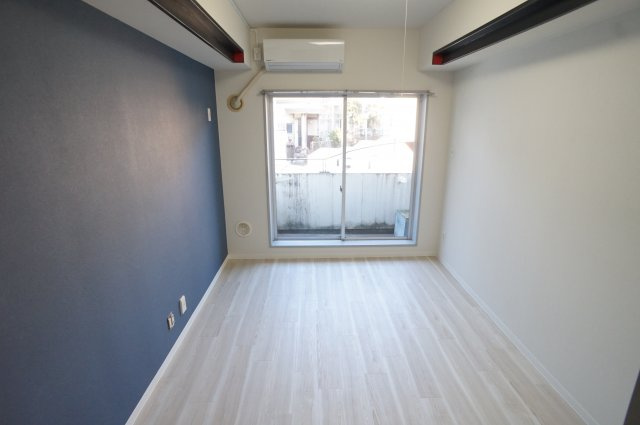 ノーリーズン前原西の洋室