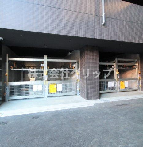 Le'a横濱阪東橋駅前の駐車場