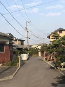 西条市喜多川243-3、243-11　売土地の前面道路含む現地写真