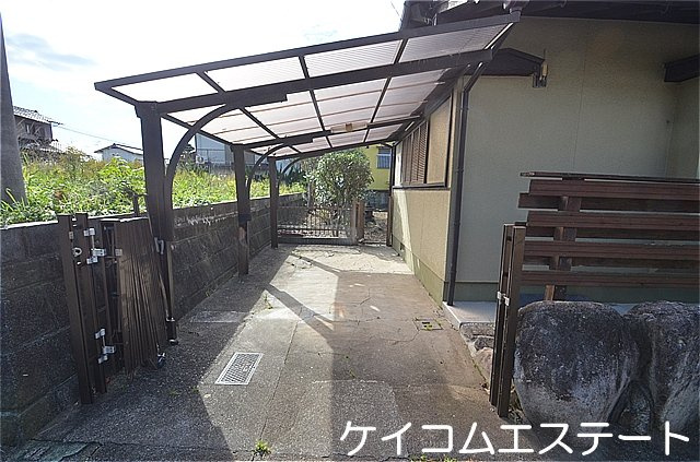 小田ヶ浦1丁目戸建の駐車場