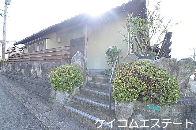 小田ヶ浦1丁目戸建のエントランス