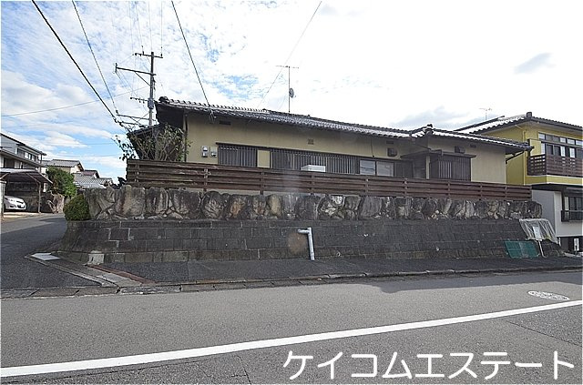 小田ヶ浦1丁目戸建の前面道路含む現地写真