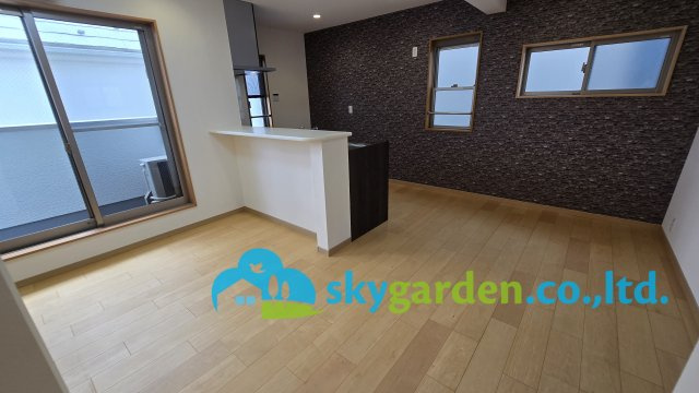 茅ヶ崎市美住町　中古戸建の居間・リビング