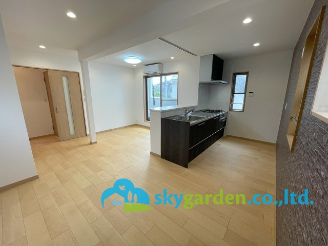 茅ヶ崎市美住町　中古戸建の居間・リビング