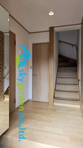 茅ヶ崎市美住町　中古戸建の玄関|ゆったりとした玄関です