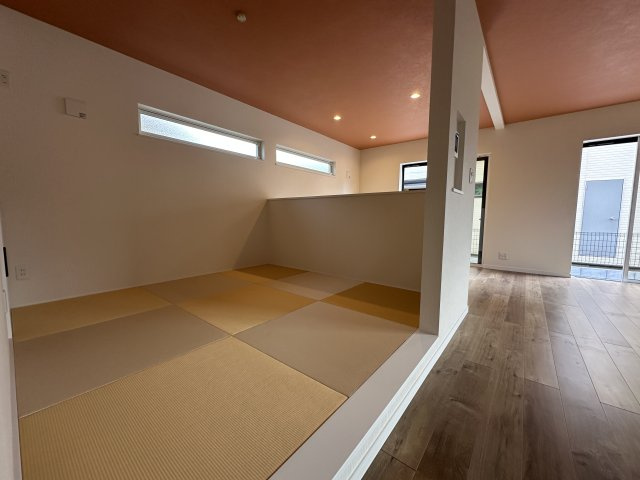 茅ヶ崎市柳島デザイナーズハウスの居間・リビング|2号棟も販売中4780万円