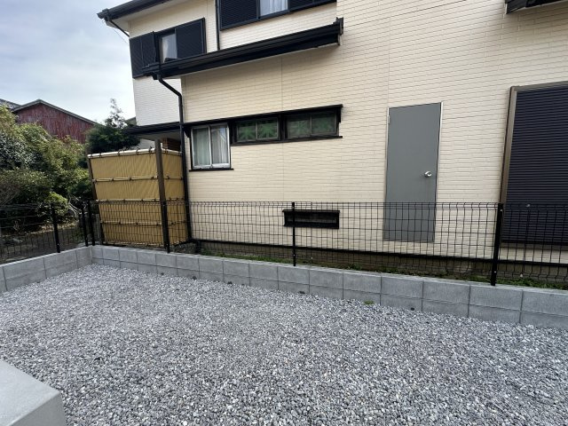 茅ヶ崎市柳島デザイナーズハウスの庭|2号棟も販売中4780万円