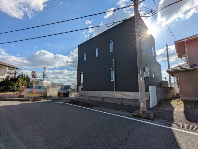 岩出市中黒・中古戸建・115085の前面道路含む現地写真