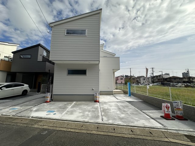 【成約】海老名市上郷ガルバリウム戸建の駐車場