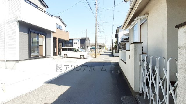 所沢市狭山ヶ丘2丁目・全2棟　新築一戸建　1号棟の前面道路含む現地写真